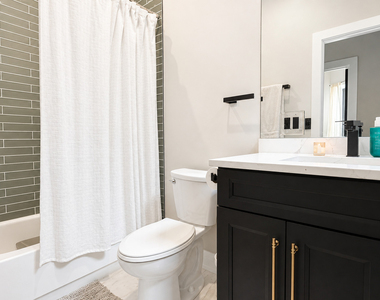 1309 N Rockwell Street - Photo Thumbnail 12