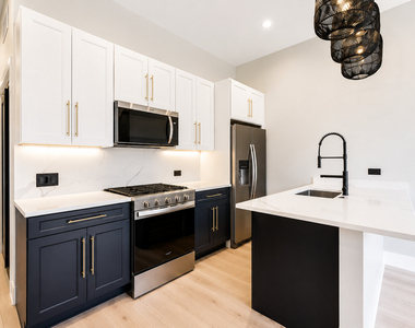 1309 N Rockwell Street - Photo Thumbnail 2