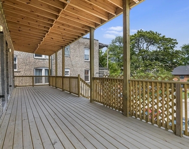 1309 N Rockwell Street - Photo Thumbnail 16