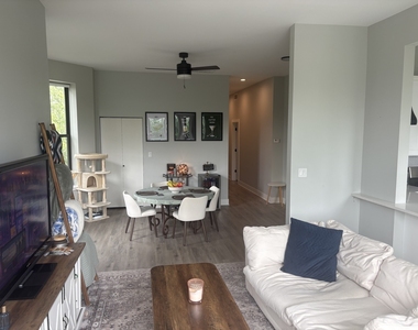 1456 W Addison Street - Photo Thumbnail 3