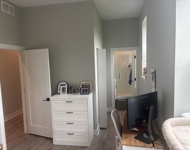 1456 W Addison Street - Photo Thumbnail 12