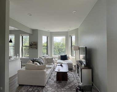 1456 W Addison Street - Photo Thumbnail 2