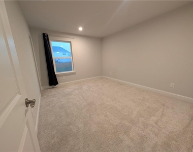 406 Riverclub Road - Photo Thumbnail 27