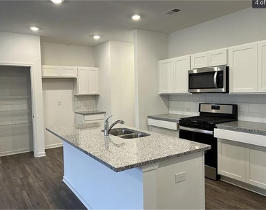 6050 Sanford Place N - Photo Thumbnail 4