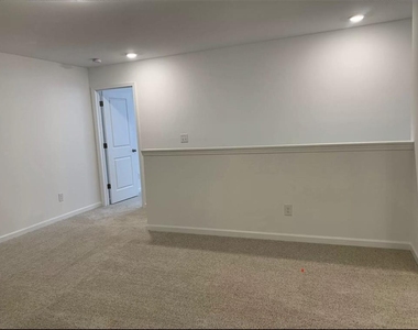 6050 Sanford Place N - Photo Thumbnail 11