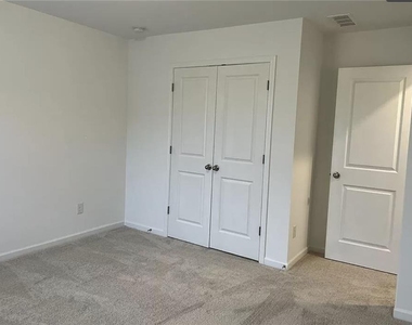 6050 Sanford Place N - Photo Thumbnail 13