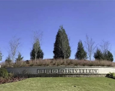 6050 Sanford Place N - Photo Thumbnail 21
