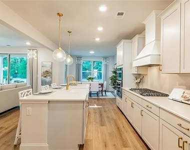 7930 Tiberon Pkwy - Photo Thumbnail 5