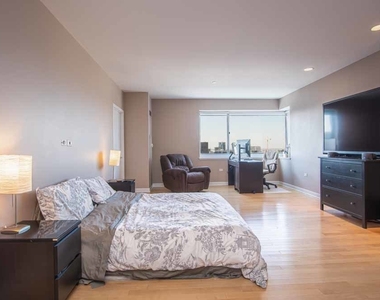 737 W Washington Boulevard - Photo Thumbnail 18