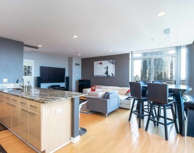 737 W Washington Boulevard - Photo Thumbnail 5