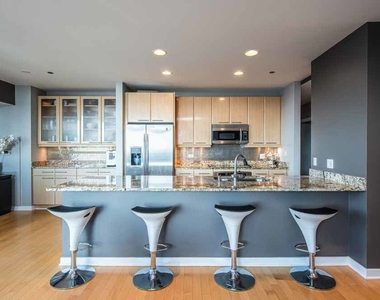 737 W Washington Boulevard - Photo Thumbnail 8