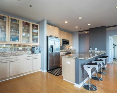 737 W Washington Boulevard - Photo Thumbnail 9