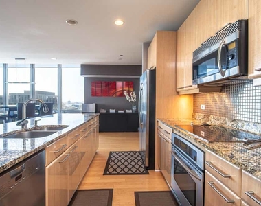 737 W Washington Boulevard - Photo Thumbnail 6