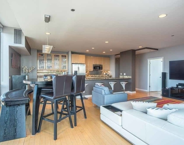 737 W Washington Boulevard - Photo Thumbnail 3