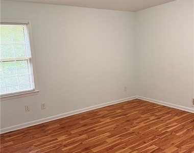 886 Killian Hill Road Sw - Photo Thumbnail 5