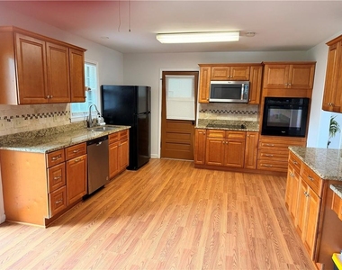 886 Killian Hill Road Sw - Photo Thumbnail 3
