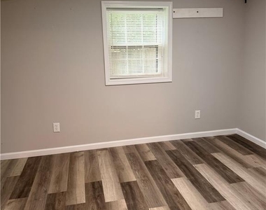 886 Killian Hill Road Sw - Photo Thumbnail 2