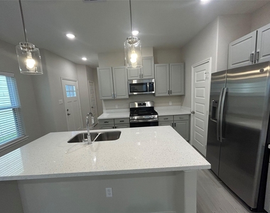1511 Revolution Way - Photo Thumbnail 10