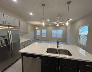 1511 Revolution Way - Photo Thumbnail 9