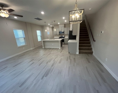 1511 Revolution Way - Photo Thumbnail 6