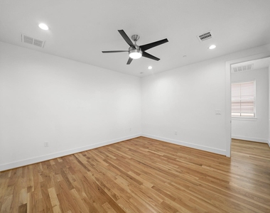 5345 Larkin Street - Photo Thumbnail 9