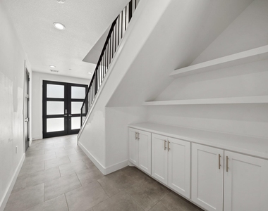 5345 Larkin Street - Photo Thumbnail 4