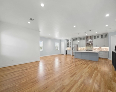 5345 Larkin Street - Photo Thumbnail 5