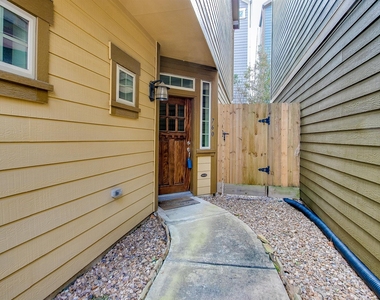 760 Nicholson Street - Photo Thumbnail 3