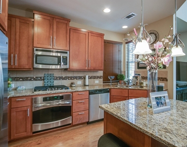760 Nicholson Street - Photo Thumbnail 12