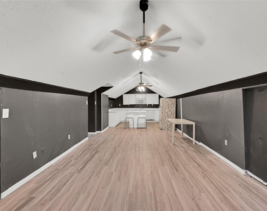 310 N Rock Island St - Photo Thumbnail 1