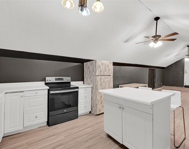 310 N Rock Island St - Photo Thumbnail 4