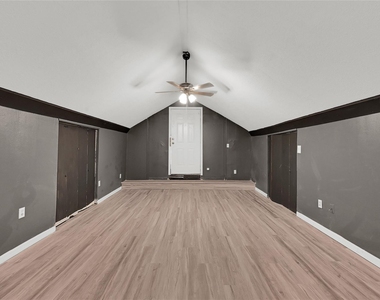 310 N Rock Island St - Photo Thumbnail 2