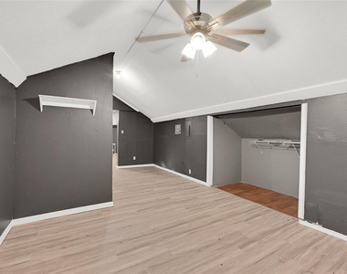 310 N Rock Island St - Photo Thumbnail 5