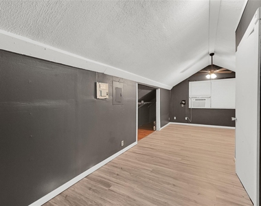 310 N Rock Island St - Photo Thumbnail 8