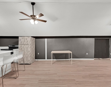 310 N Rock Island St - Photo Thumbnail 13