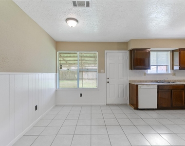 10427 Huntington Place Drive - Photo Thumbnail 3