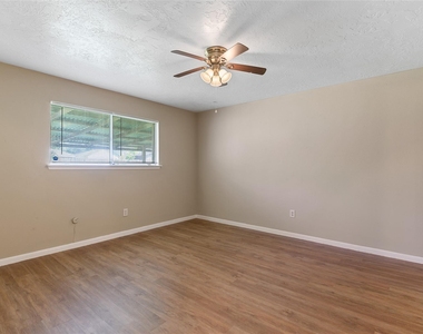 10427 Huntington Place Drive - Photo Thumbnail 10