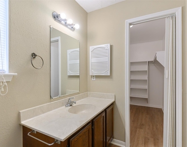 10427 Huntington Place Drive - Photo Thumbnail 11