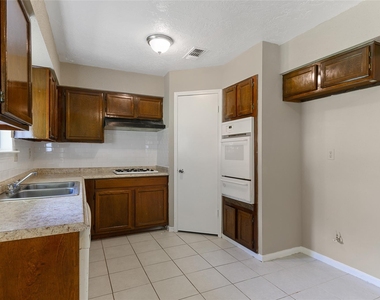 10427 Huntington Place Drive - Photo Thumbnail 5