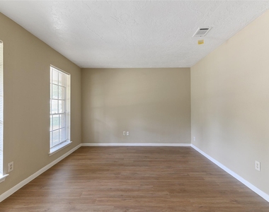 10427 Huntington Place Drive - Photo Thumbnail 6