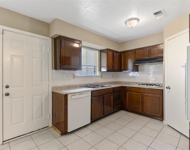 10427 Huntington Place Drive - Photo Thumbnail 4