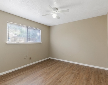 10427 Huntington Place Drive - Photo Thumbnail 7