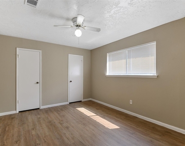 10427 Huntington Place Drive - Photo Thumbnail 8