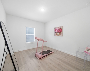 1352 W 24th Street - Photo Thumbnail 7