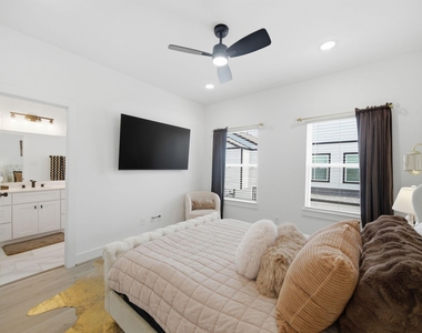 1352 W 24th Street - Photo Thumbnail 14