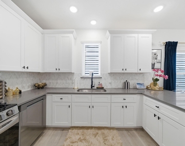 1352 W 24th Street - Photo Thumbnail 5