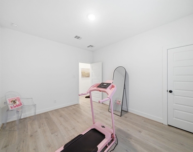 1352 W 24th Street - Photo Thumbnail 8