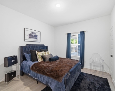 1352 W 24th Street - Photo Thumbnail 11