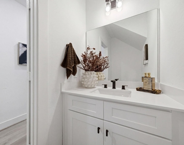 1352 W 24th Street - Photo Thumbnail 15