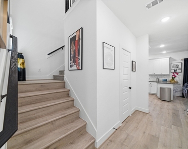 1352 W 24th Street - Photo Thumbnail 9